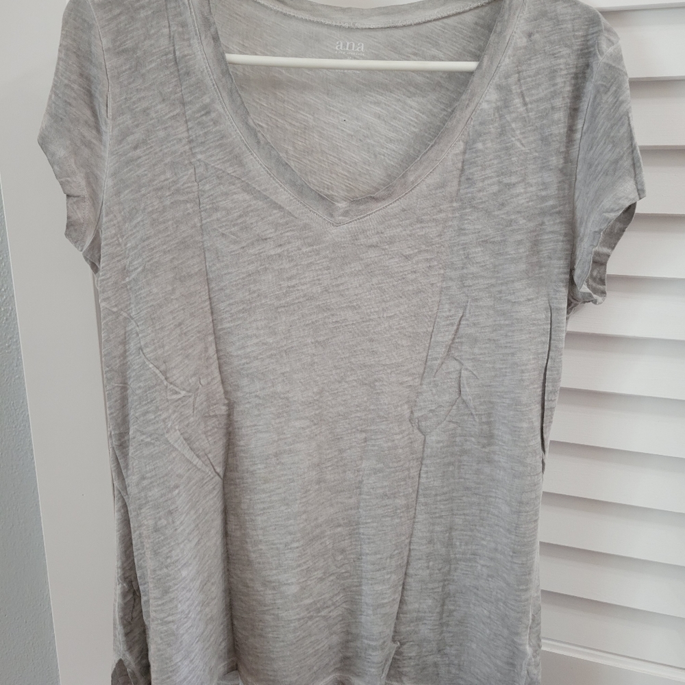 a.n.a. spacedyed v-neck tee size M grey